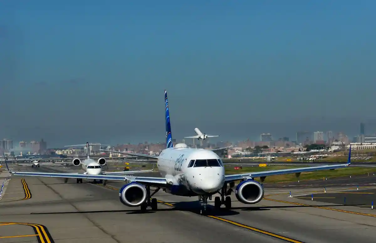 Delta American Southwest JetBlue aircraft operations at LaGuardia Airport