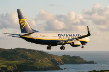 Fuel Emergency: Ryanair Boeing 737 Diverts To Brest After Iberia CRJ1000 Closes Nantes Runway