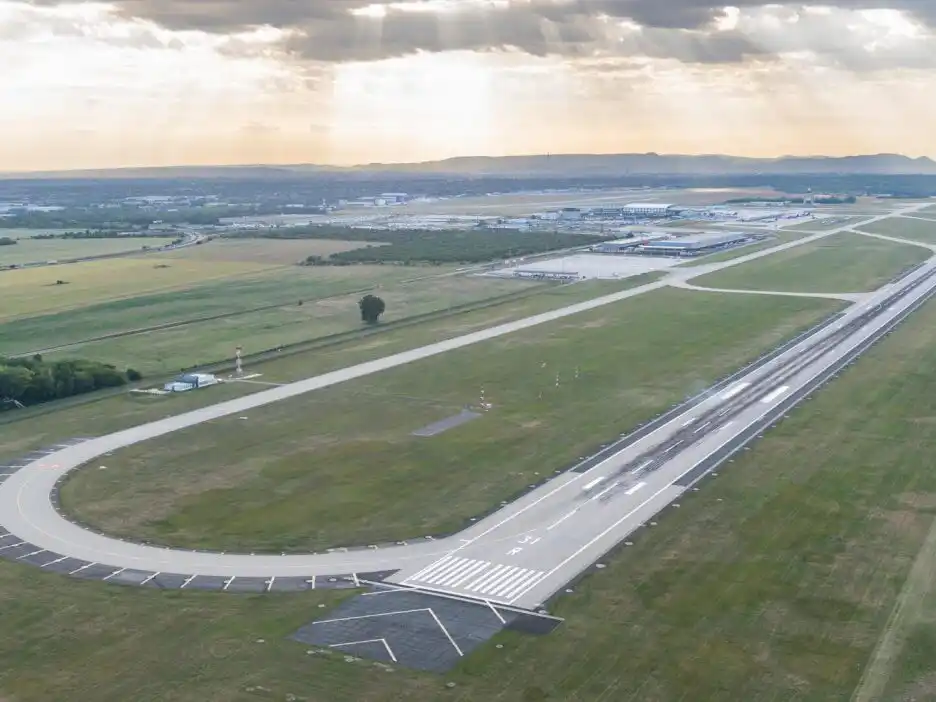 Gatwick Airport rapid exit taxiway runway infrastructure