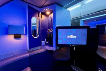 JetBlue Makes Amsterdam Route Seasonal as 8-Hour Transatlantic Service Faces Winter Demand Challenges