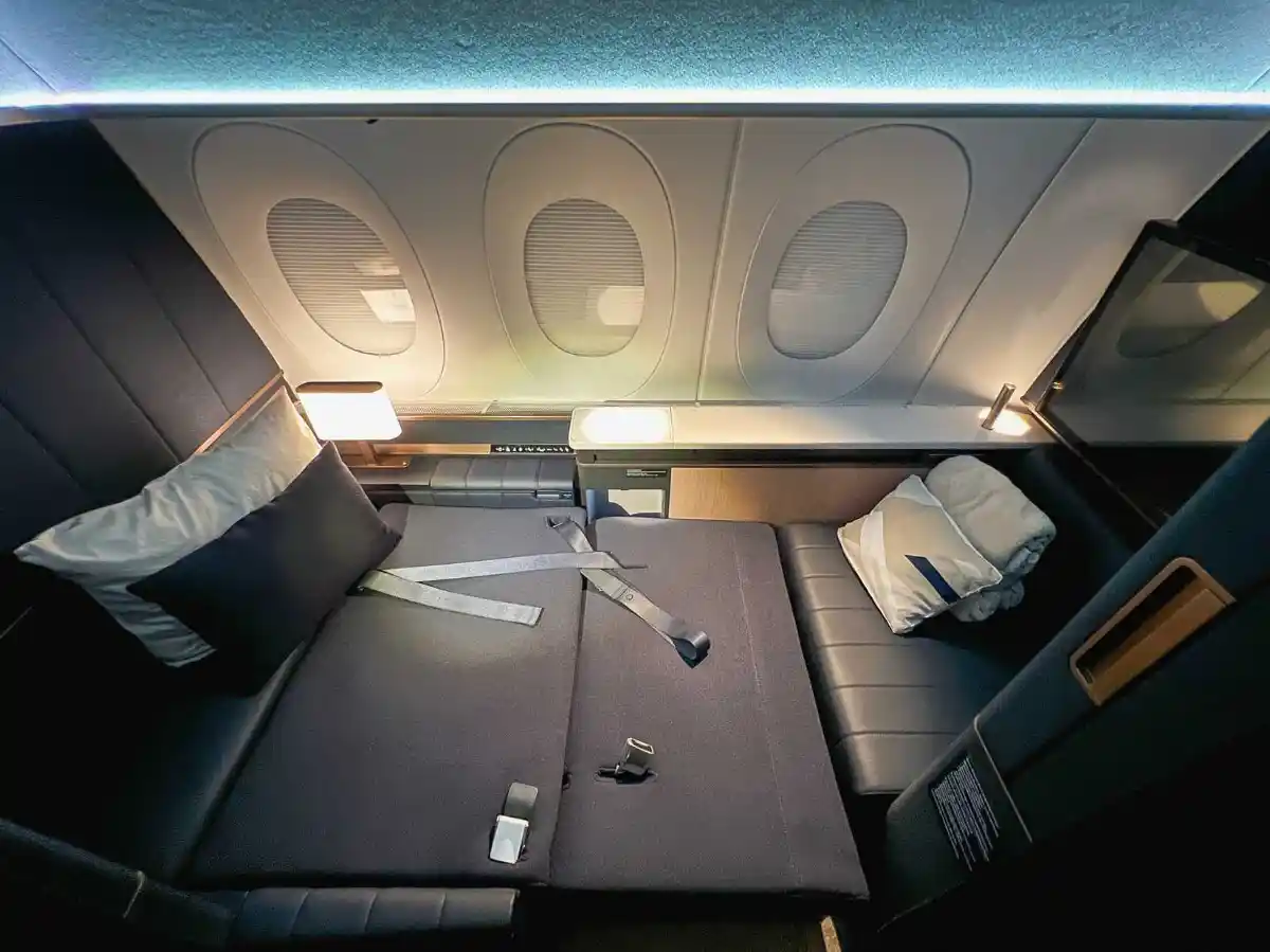 Lufthansa Airbus A350-1000 cabin Allegris First Class Business Class interior