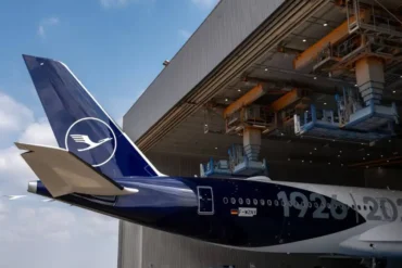 Lufthansa Unveils First Airbus A350-1000 as 700th Airbus Delivery with Special 100 Years Livery