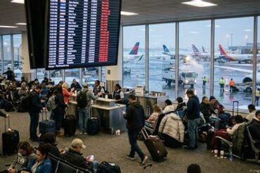 More Than 500 Flights Canceled as Storms and ATC Staffing Shortages Disrupt New York Airports