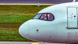Why Do Pilots Say “Roger” Instead of “Yes”? The Aviation Radio Term Explained