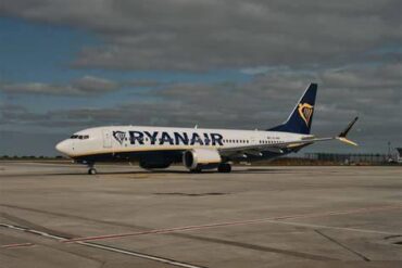 Ryanair, Wizz Air and Seven More Airlines Face Disruption Risk as Gatwick Refuelling Workers Prepare for Strike