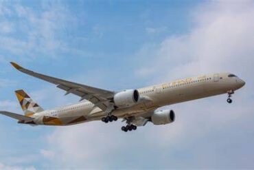 Airbus A350-1000 Range vs Boeing 777-300ER: How Much Farther Can the Newer Widebody Fly?