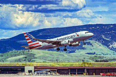 American Airlines Offers Unpaid Leave to 1,205 Flight Attendants as September Flight Cuts Begin