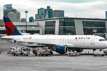 Delta Air Lines Adds Four Seasonal Orlando Routes for 16-Day Holiday Travel Surge
