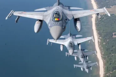 Why Do Fighter Jets Carry Missiles on Their Wingtips? The Engineering Reason Behind Wingtip Weapons