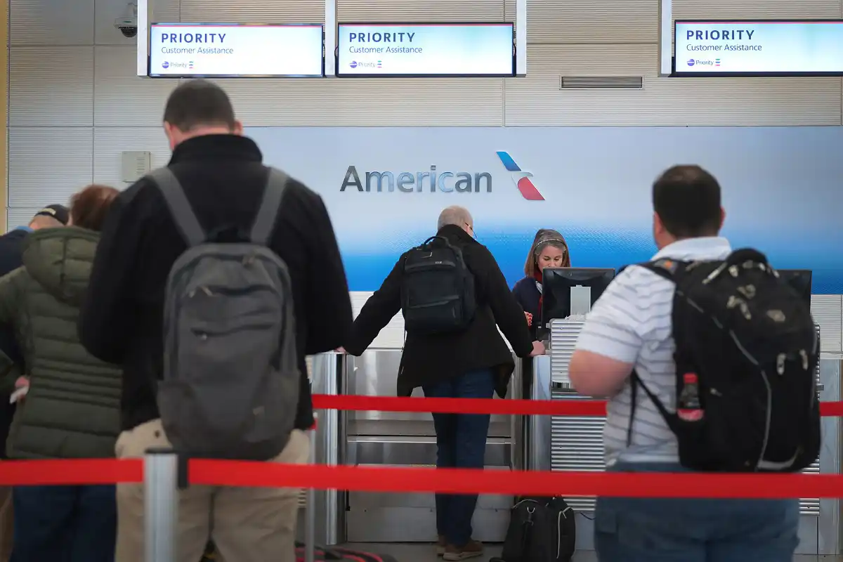frequent flyer elite passenger receiving airline priority boarding assistance