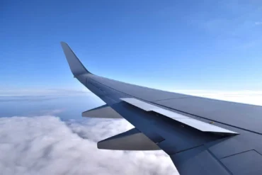 Why Pilots Reduce Speed Before Entering Oceanic Airspace: The Science Behind Mach Number Control