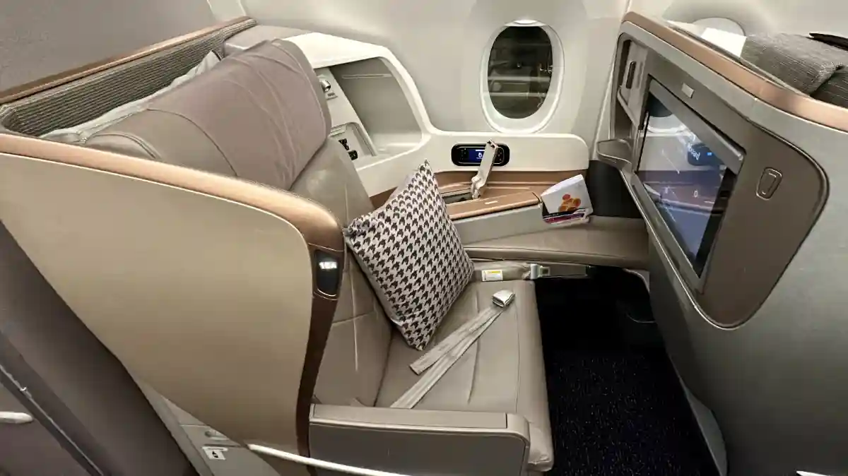 Singapore Airlines Airbus A350-900ULR 67 business class seats 94 premium economy San Francisco Singapore