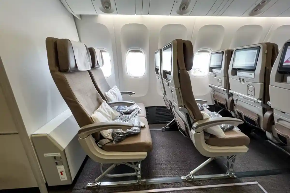 SWISS Boeing 777-300ER economy class redesigned cabin
