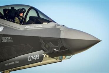 Do the Highest-Ranking US Air Force Pilots Really Earn Less Than Commercial Airline Captains?