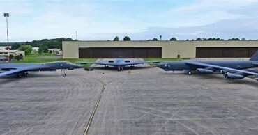 Why the USAF Almost Never Launches the B-1B, B-2, and B-52 Together From One Base