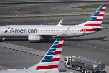 American Airlines Boeing 737-800 Aborts Takeoff at LaGuardia After Suspected Bird Strike Proves False Alarm