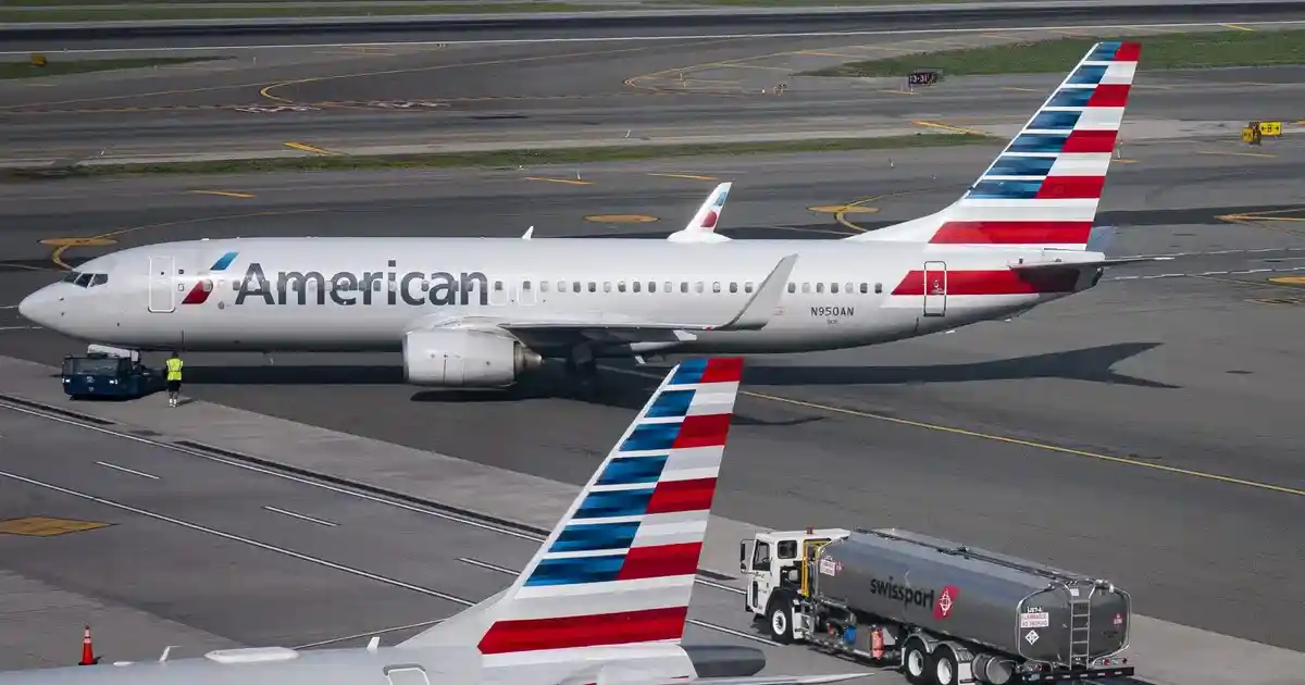 American Airlines Boeing 737-800 Aborts Takeoff at LaGuardia After Suspected Bird Strike Proves False Alarm