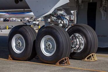 American Airlines and Boeing Complete First 737 MAX Landing Gear Exchange
