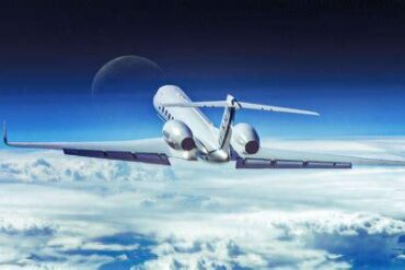 Curved Earth at 51,000 Feet: What Private Jet Pilots See Above the Commercial Ceiling