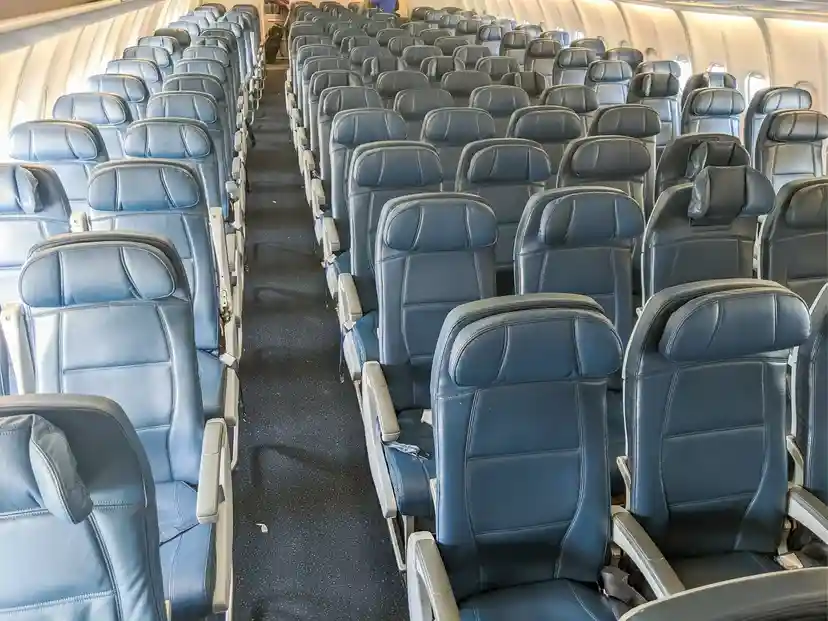 Delta Airbus A330-300 2-4-2 economy-class cabin
