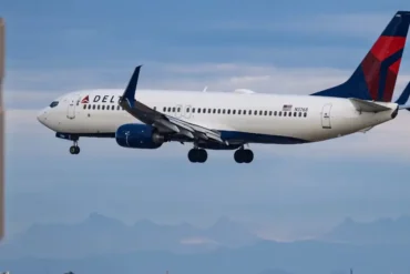 Delta Boeing 737 Makes Emergency Descent to 9,000 Feet After Oxygen Masks Deploy