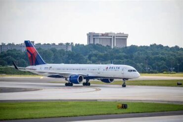 Delta Boeing 757-200 Returns to JFK After Cabin Pressurization Issue