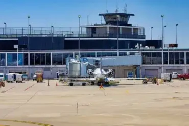 United Airlines Cuts 10 Chicago O’Hare Routes as FAA Flight Cap Delays Midwest Expansion