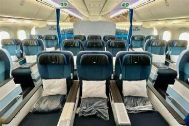 The 787's 6,000-Foot Cabin: The Engineering Behind Boeing's Long-Haul Comfort Calculus