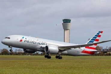 American Airlines Boeing 787-8 Lands at O'Hare on Dragging Brake, Blows Two Tires, Sends One to Hospital