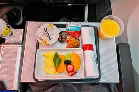American Airlines Brings Back Economy Meal Preorders on Select Flights to Los Angeles