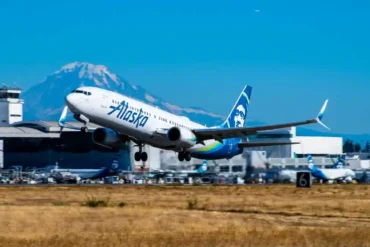 Why the Boeing 737-900ER Needs Such a Long Takeoff Roll: The Stretched Fuselage That Outgrew Its Own Wing