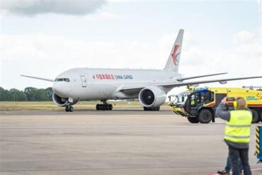 Boeing 777 Freighter: The Unstoppable Cargo Workhorse Airlines Can't Replace