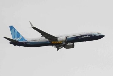 FAA Certification Nears for Boeing 737 MAX 10, but Airlines Balk at Flawed FMC Software