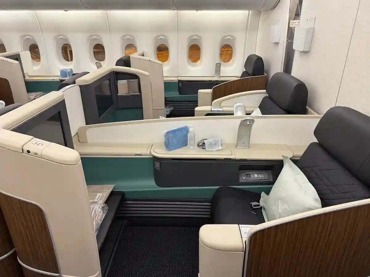 korean air airbus a380 kosmo suite first class cabin main deck