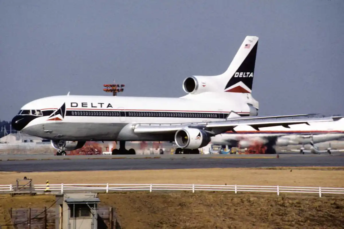 Lockheed L-1011 TriStar in Delta Air Lines colors taking off