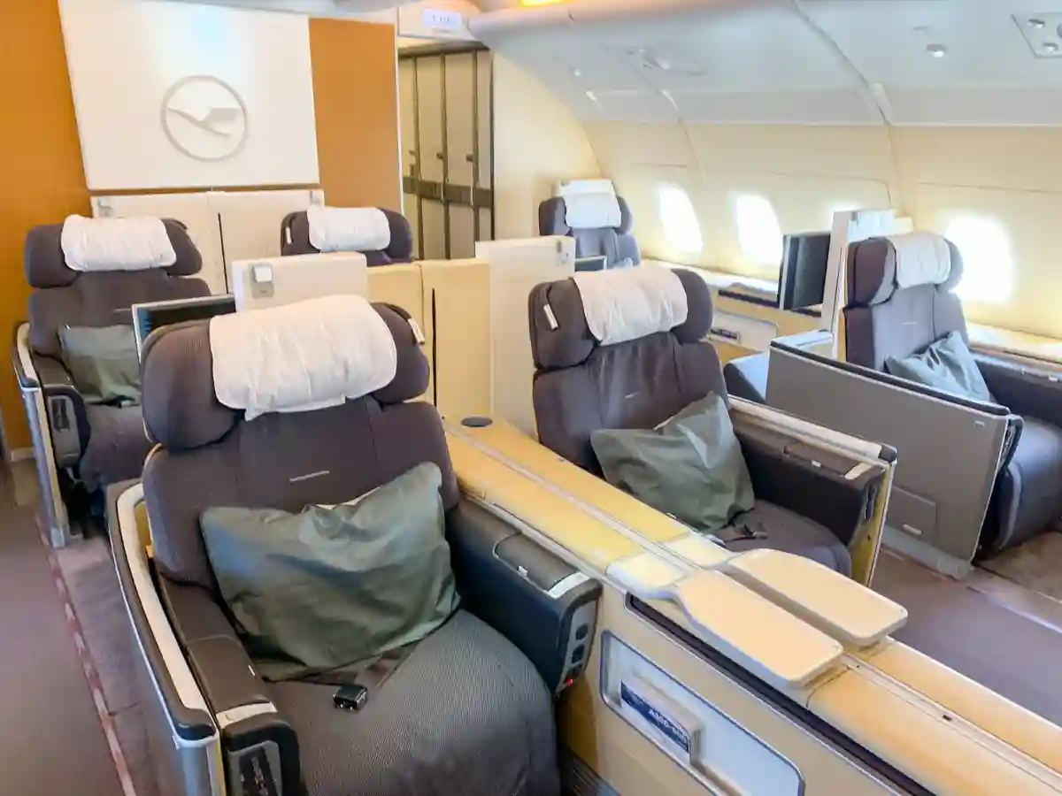lufthansa airbus a380 first class open suite munich upper deck
