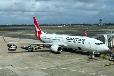 Qantas Boeing 737 Retirement: How the Airline Is Transitioning 300 Pilots Without Grounding Crews