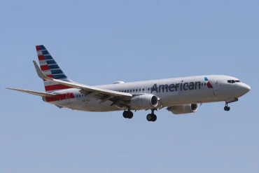 Smoking Trash Can Prompts American Airlines Boeing 737 to Declare Mayday and Return to O'Hare Within 26 Minutes