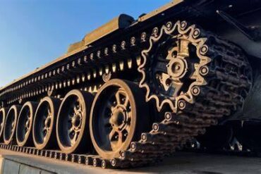 Do Tanks Use Manual or Automatic Transmissions? How Modern Tanks Deliver Power to the Tracks