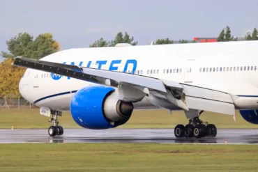 United’s Starlink Blitz: How 20+ Mainline Aircraft a Week Could Deliver 1,000 Jets by 2027